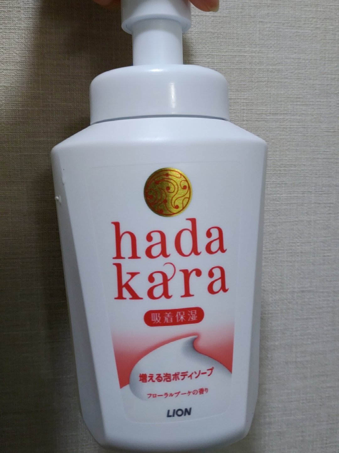 hadakara ボディソープ 泡で出てくるタイプ  フローラルブーケの香り 本体550ml/hadakara/ボディソープを使ったクチコミ（1枚目）