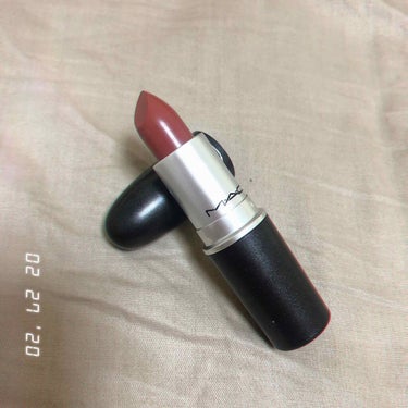 MAC Lipstick レトロ❤︎
ピンクブラウンみたいな色でブルベ向き、？って一瞬思うけどイエベでもほんとに可愛く仕える色！！！！！❤︎
rom&のフィグフィグに色味が似てるから2つ合わせて使うと更