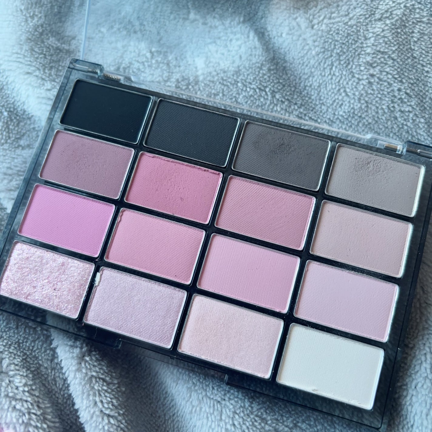 ソフトブラーリングアイパレット/wakemake/アイシャドウパレットを使ったクチコミ(2枚目)