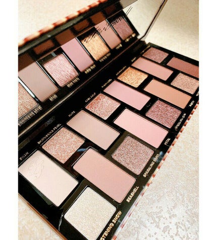 ボーン ディス ウェイ ザ ナチュラル ヌード アイシャドウ パレット/Too Faced/アイシャドウパレットを使ったクチコミ(1枚目)