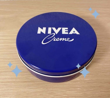 【NIVEA】今年もこの季節がやってきましたね。

数日前から、気温もガクンと下がり、空気も乾燥してきましたね…🥶🥶
そこで、夏用の乾燥肌ケアでは乾燥を防げなくなってきたので、今年も購入いたしました。
