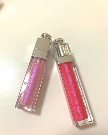 リップ♡♡♡

商品紹介です！
左) Dior アディクト リップ マキシマイザー ホロパープル
右) Dior アディクト グロス 686 ファンシー

2枚目、腕に試し塗りしてます！苦手な方はスルー