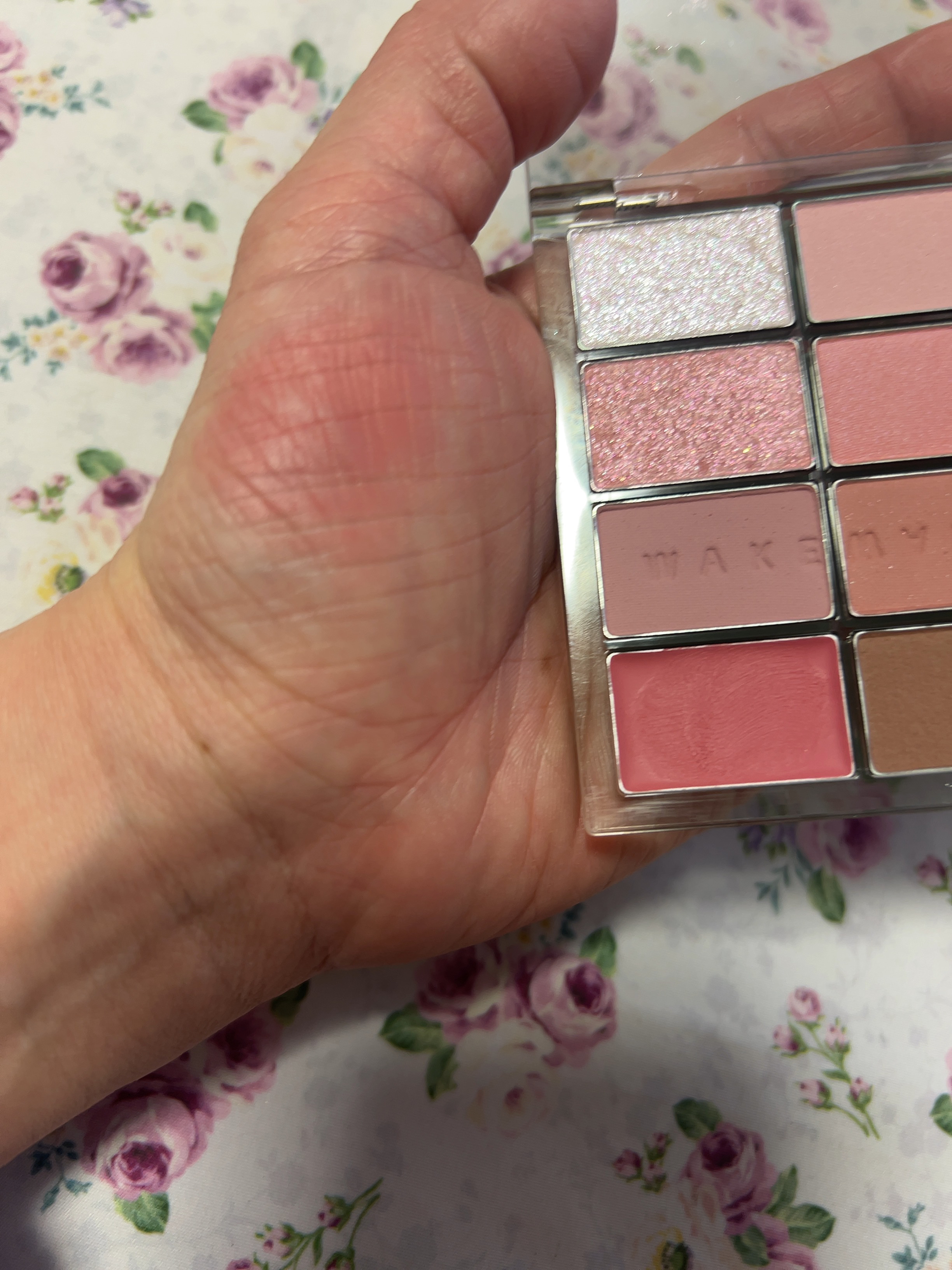 ソフトブラーリングアイパレット/wakemake/アイシャドウパレットを使ったクチコミ（2枚目）