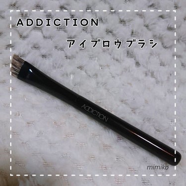 


___ADDICTION アイブロウブラシ___



前から気になっていたので思いきって購入してみました。


初めて見たときはブラシ部分が大きいのと毛質がしっかりとしているなーって感想でした。