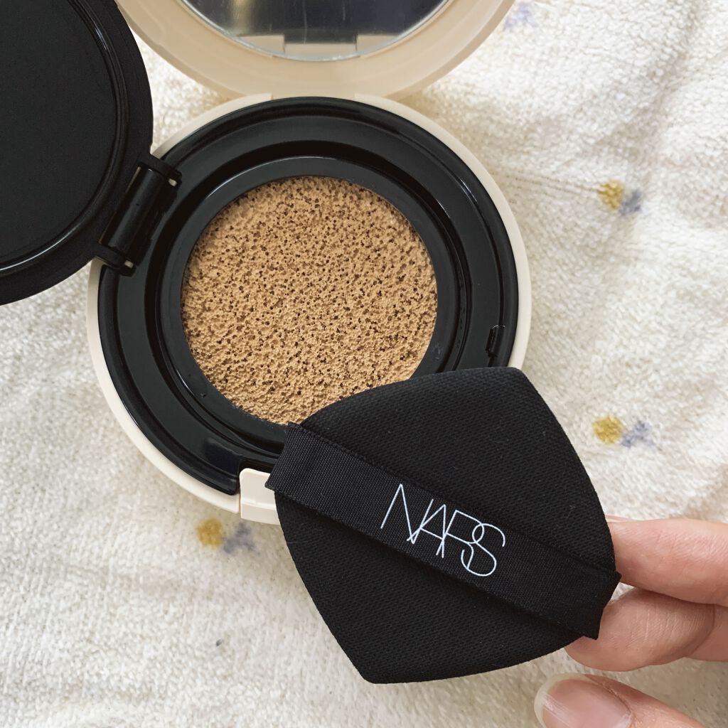 ピュアラディアントプロテクション アクアティックグロー クッションファンデーション SPF50+／PA+++ 00512/NARS/クッションファンデーションを使ったクチコミ（2枚目）