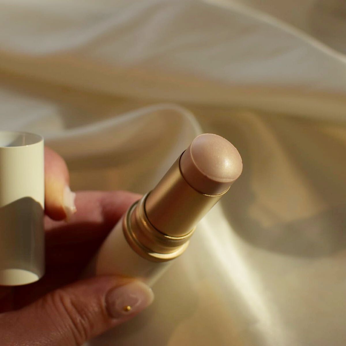 トゥルーディメンションラディアンスバーム/hince/スティックハイライトを使ったクチコミ（3枚目）