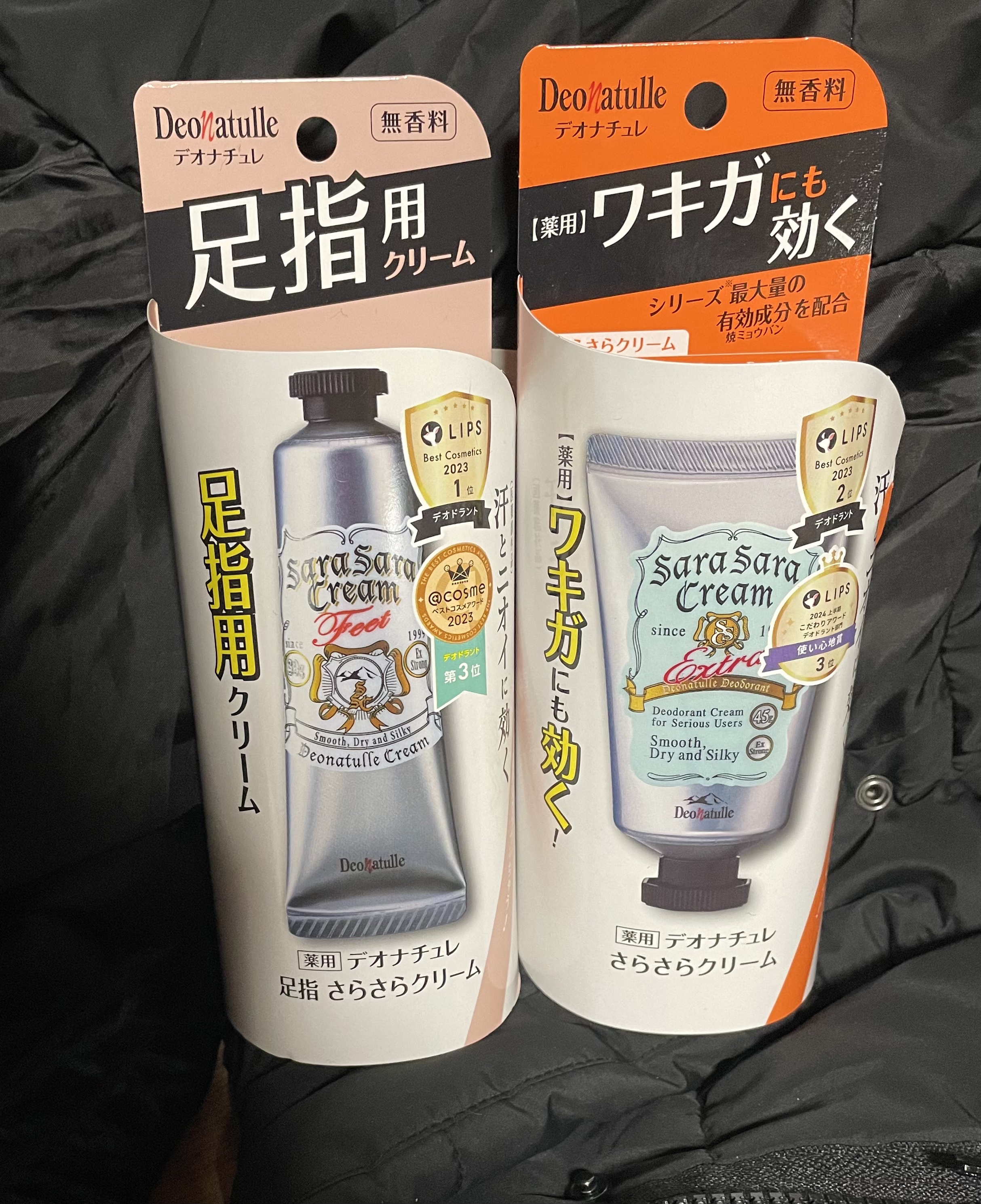 【使った商品】
デオナチュレ薬用足指さらさらクリーム
デオナチュレ薬用さらさらクリーム
【商品の特徴】
焼ミョウバンを配合で毛穴を引き締め汗を抑え、抗菌作用でニオイを元から防ぐ
直接肌に塗れるから肌に密着
朝塗って夜まで防臭効果が続く
ベタ