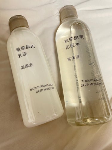 無印良品
敏感肌用化粧水　高保湿
乳液・敏感肌用・高保湿タイプ

使い心地もよくて、保湿感も満足できる程度あって敏感肌用とだけあって少し肌荒れしててもひりつくことなく使えました。
また、この化粧水、乳液