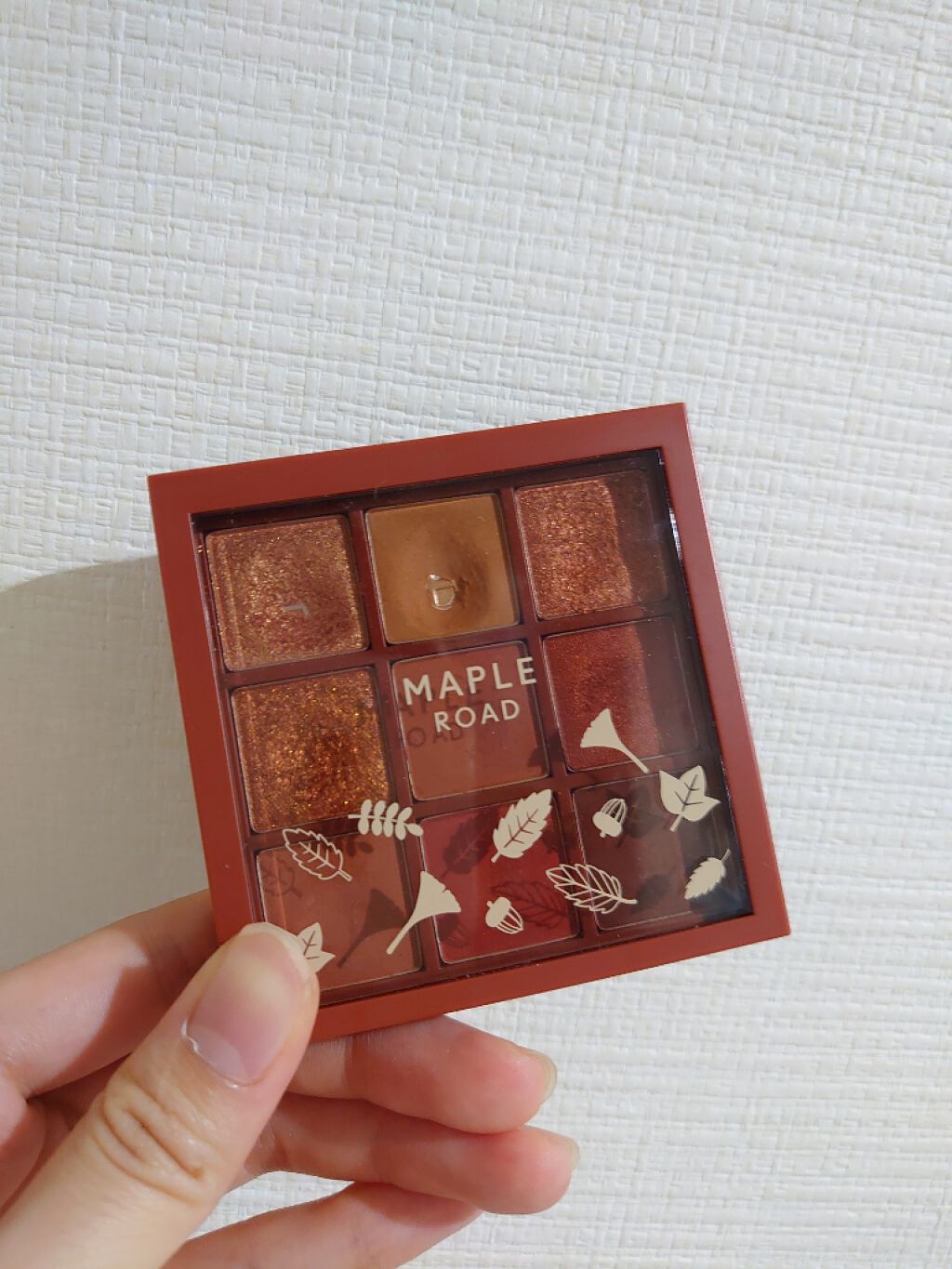 «ETUDE HOUSE プレイカラーアイシャドウメープルロード»
#エチュードハウス #ETUDE HOUSE #アイシャドウ #底見えコスメ
去年誕生日プレゼントで友達に貰ったものです！
もう生産終了してますが、、、クチコミ書きます！！