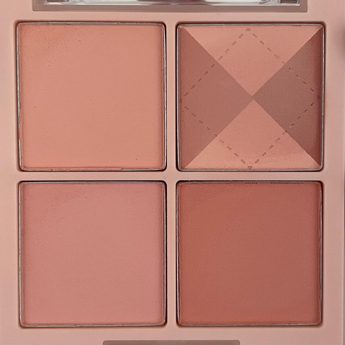 みーきです。 on LIPS 「dasiqueのイエベチーク比較🤍☑︎dasiqueブラッシャ..」(4枚目)