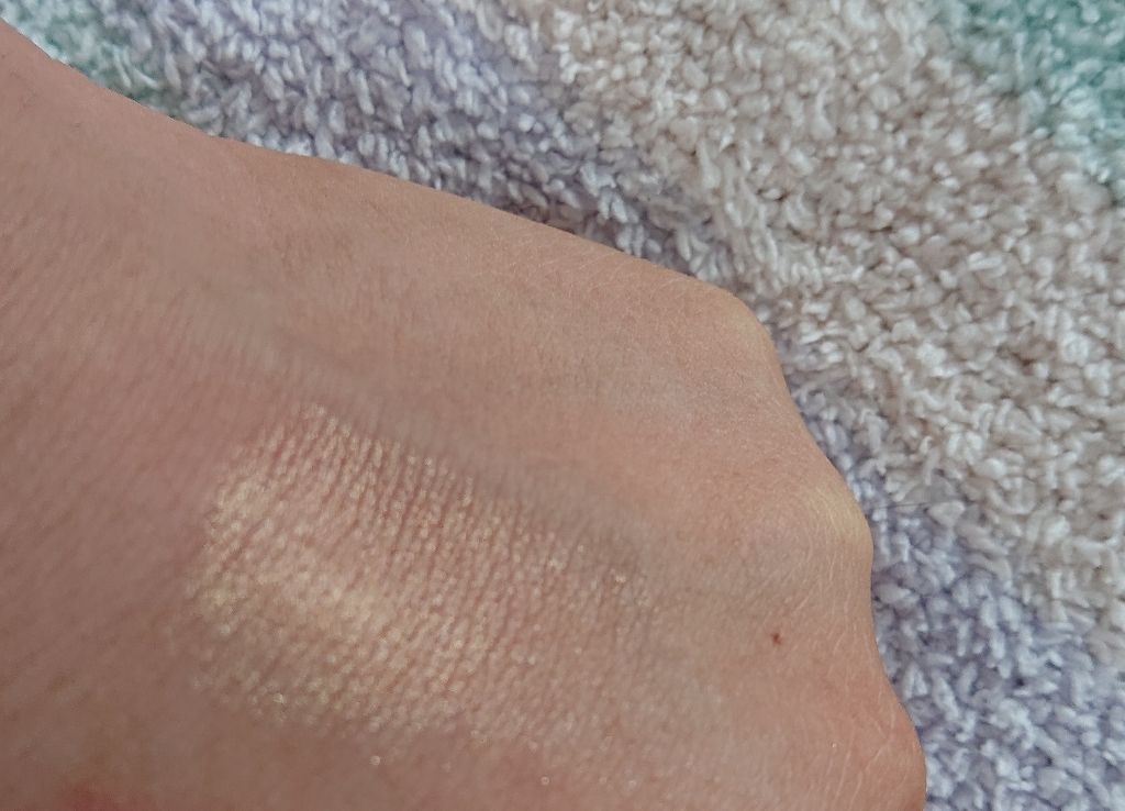 リンメル ロンドン イルミナイザーのクチコミ「ハイライトクリーム004
ゴールドの艶が簡単に入れられます。
なめらかでさりげない艶です。
よ.....」（3枚目）