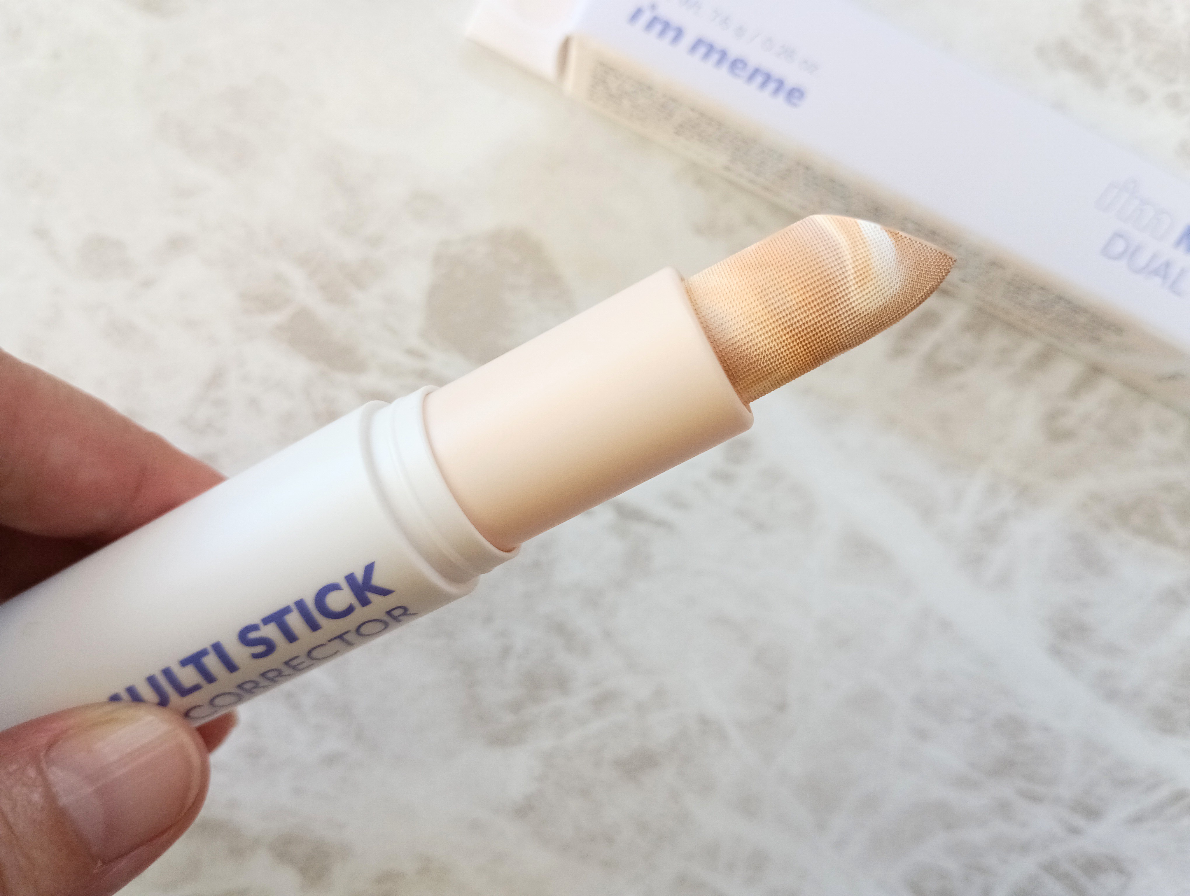 アイムマルチスティックデュアルコレクター 003 マーブルベージュ×パールラベンダー/i’m meme/スティックコンシーラーを使ったクチコミ（1枚目）