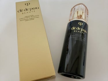 

clé de peau BEAUTÉ エマルションアンタンシヴ n


クレドポーボーテの美容液を使用していた際に
乳液も。と思って購入しました！

朝用と夜用の2種類の乳液があって、さらに夜用はク