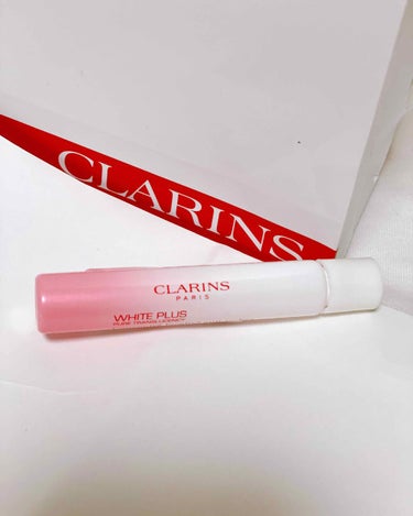 ◉CLARINSホワイト-プラス ブライト ロールオン

買ってみました〜♡
目の下のクマとシミ・ソバカスに効くと言うことでお試しに買ってみました😊
中はロールでコロコロ肌の上を滑らせて
付けていきます