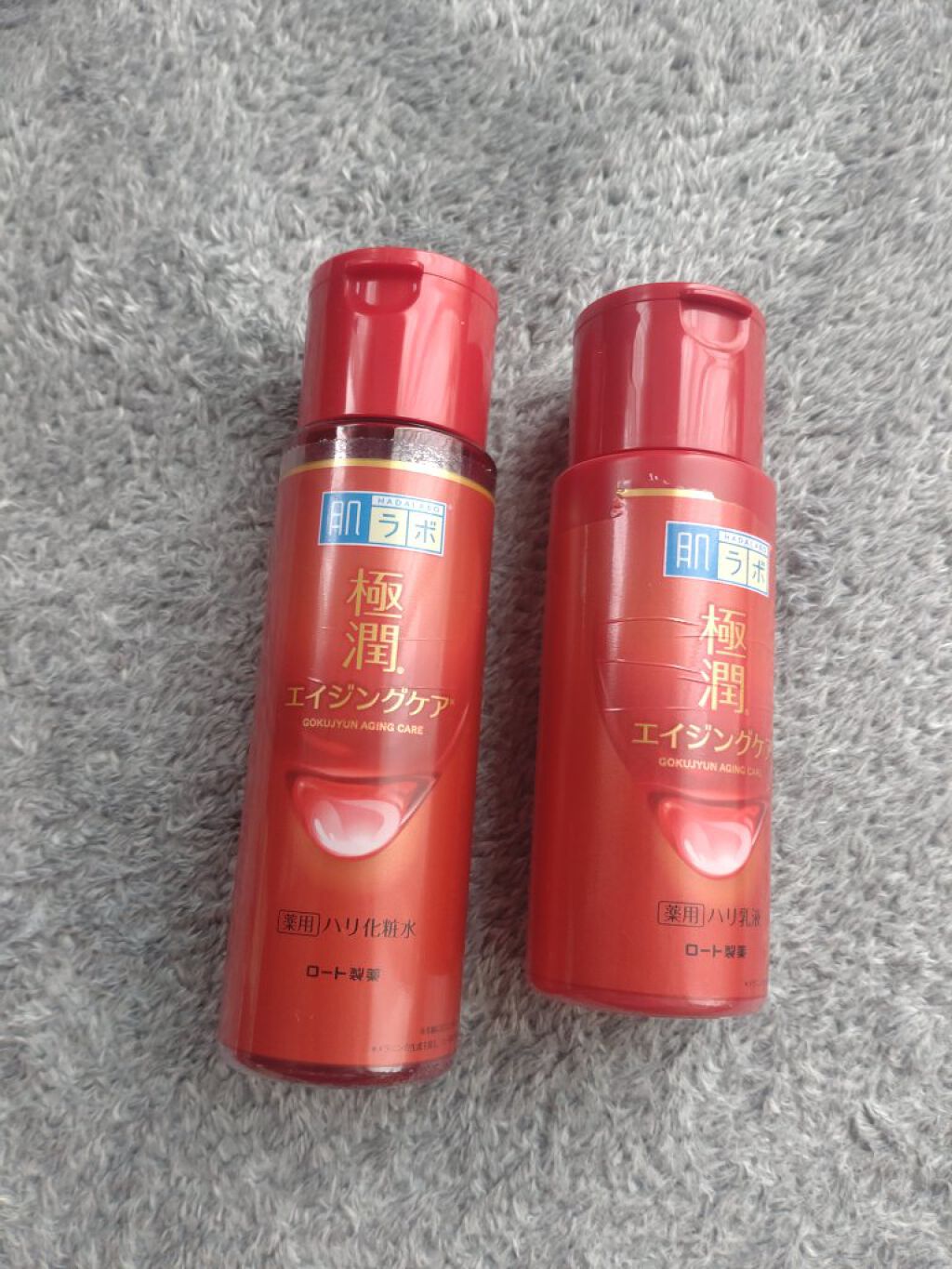 こんにちは(о´∀`о)
マイペース投稿です。

ボトルの化粧水と乳液が使い切ったので、
詰め替えを購入しました。

テクスチャーはしっとりです。
シミ、シワ、お肌のハリのエイジングケアシリーズ。

一本ずつ使い切って効果の程は、まだあまり