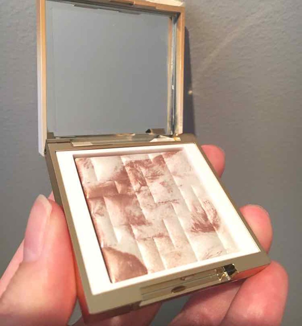 ミニハイライティングパウダー/BOBBI BROWN/パウダーハイライトを使ったクチコミ（3枚目）