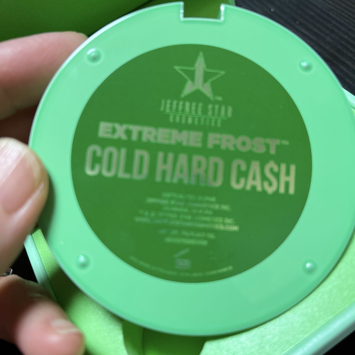 EXTREME FROST/Jeffree Star Cosmetics/パウダーハイライトを使ったクチコミ（2枚目）