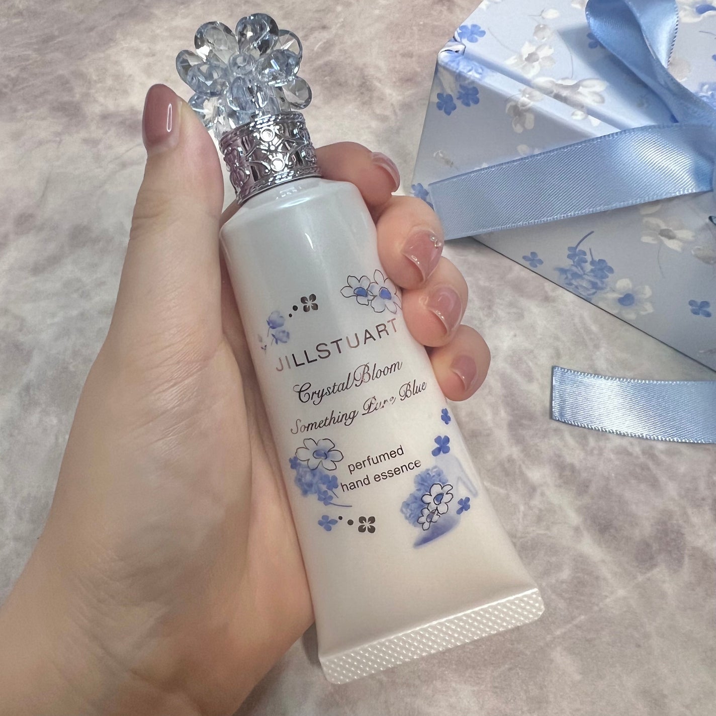 ジルスチュアート クリスタルブルーム サムシングピュアブルー パフュームドハンド エッセンス /JILL STUART/ハンドクリームを使ったクチコミ(2枚目)