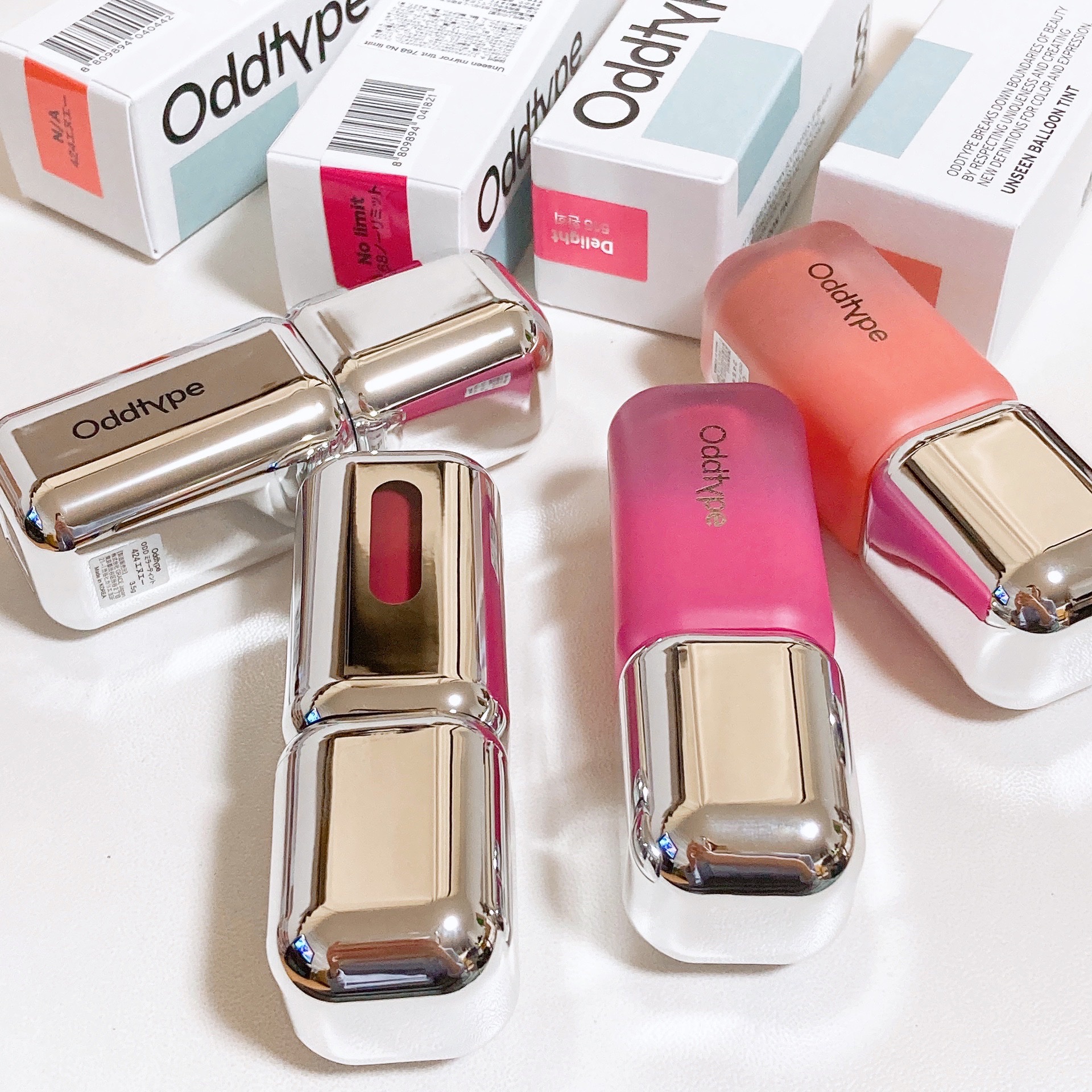 .

Odd type 

🪞oddtype アンシーンミラーティント
(424 N/A エヌエー/768 No limit ノーリミット)

✓塗った瞬間、唇が包まれるようなツヤと潤い
✓ライトなカラーで鮮やかな仕上がり
✓ベタつかずし