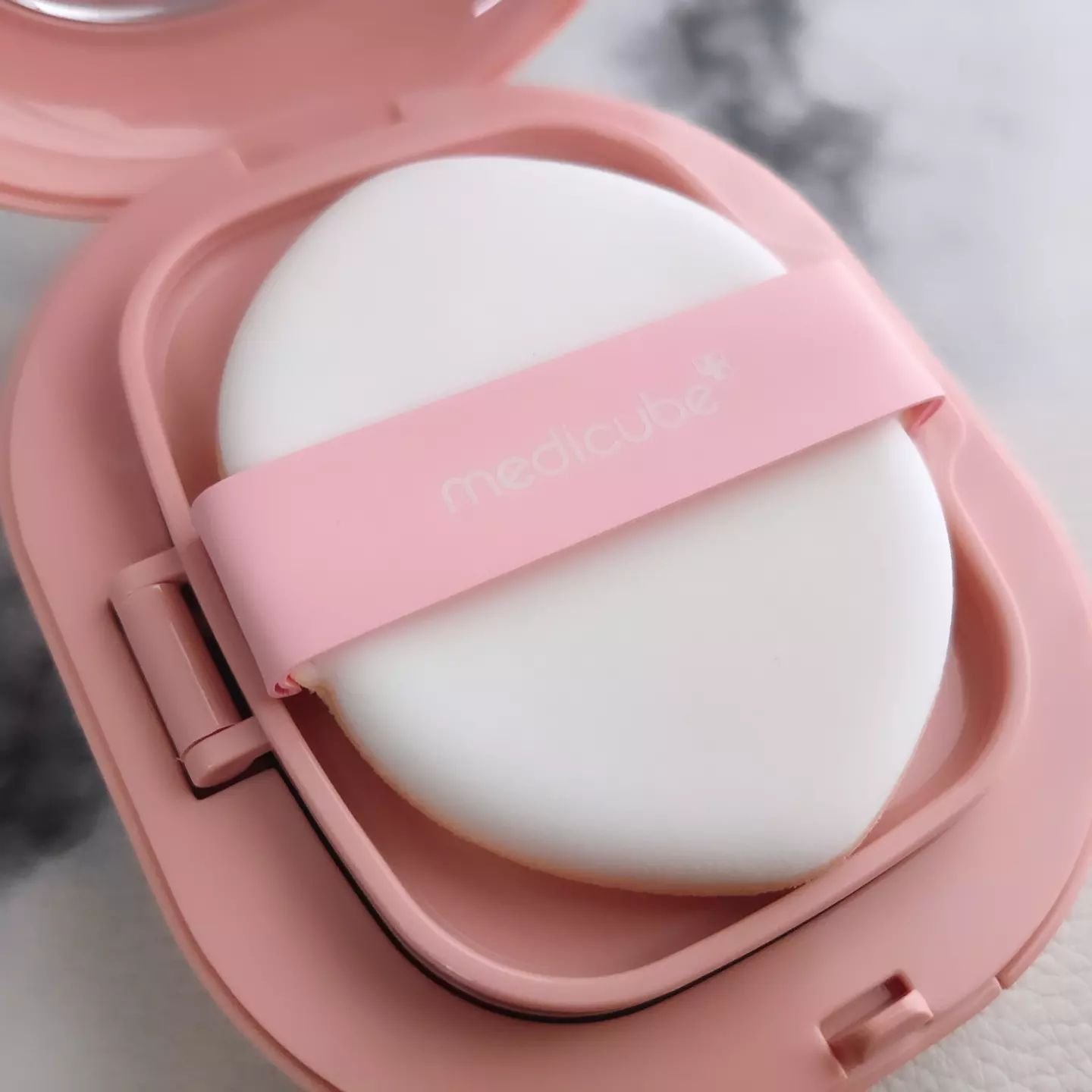 プロ グルタチオン グロウクッションファンデーション/MEDICUBE/クッションファンデーションを使ったクチコミ（2枚目）