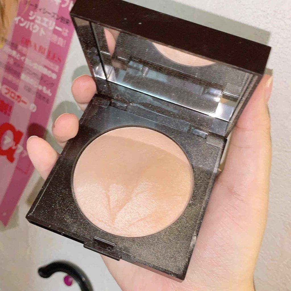 マットラディアンス ベイクドパウダー ハイライト01/ローラ メルシエ/パウダーハイライトを使ったクチコミ（2枚目）