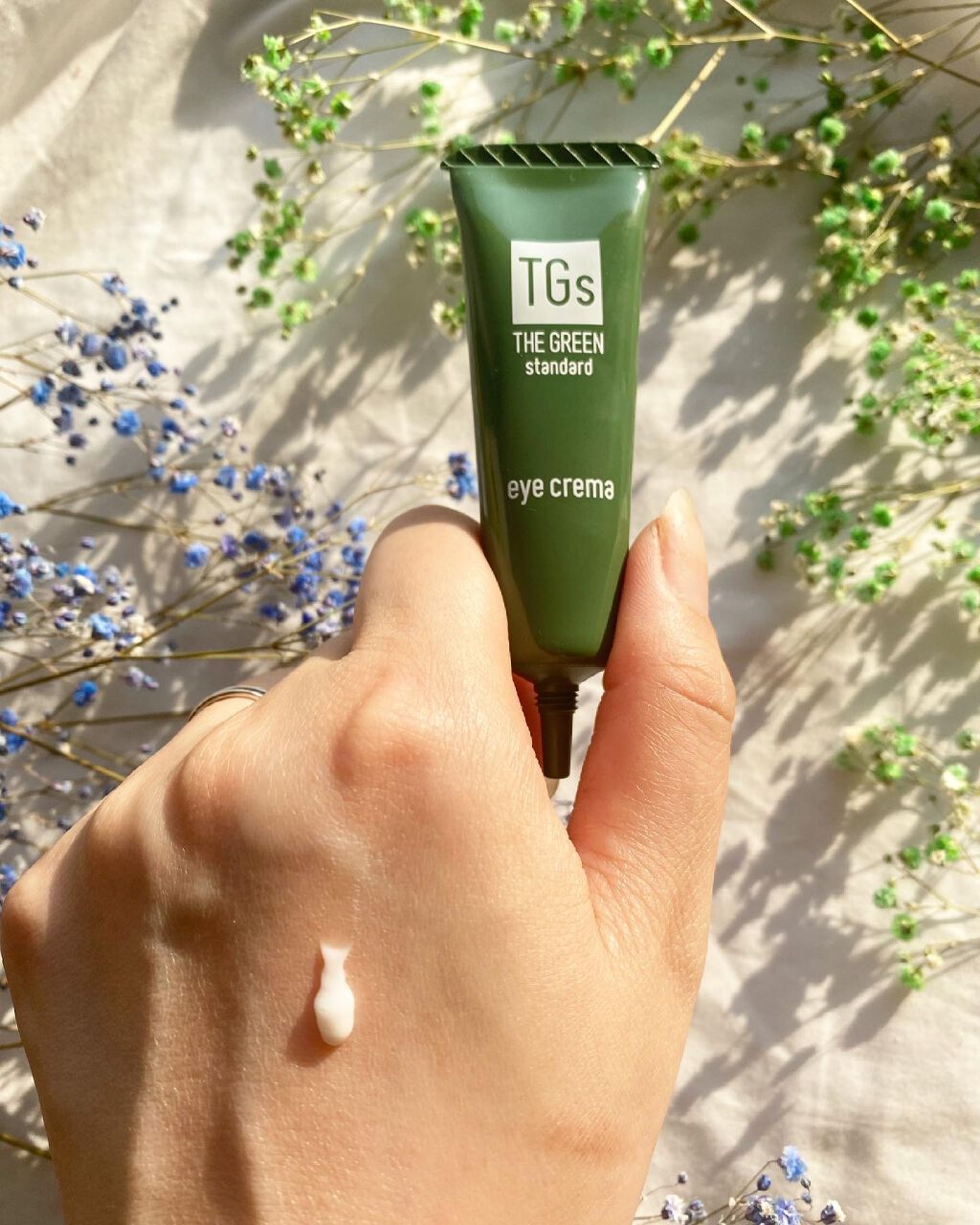 sakura on LIPS 「❁¨̮私の目元ケア❁¨̮2021年6月1日発売予定の~アイクレ..」(3枚目)