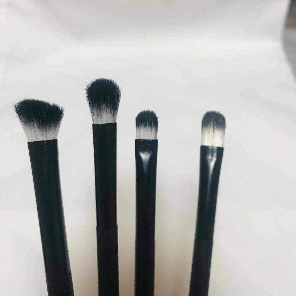 UR GLAM　EYESHADOW BRUSH A/U R GLAM/メイクブラシを使ったクチコミ（3枚目）