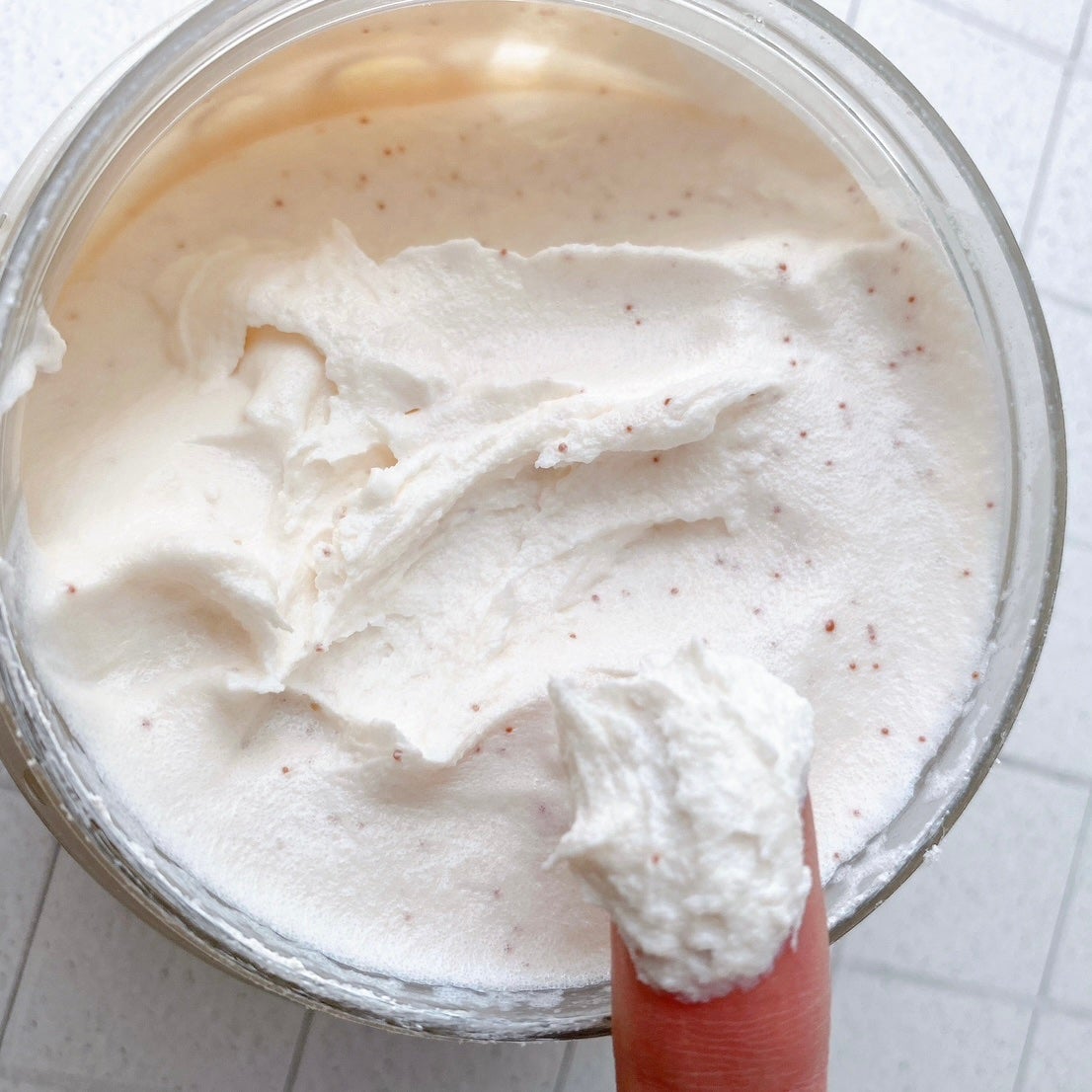 クリーミーボディスクラブ マカダミア&ライスミルク/ダヴ/ボディスクラブを使ったクチコミ(2枚目)