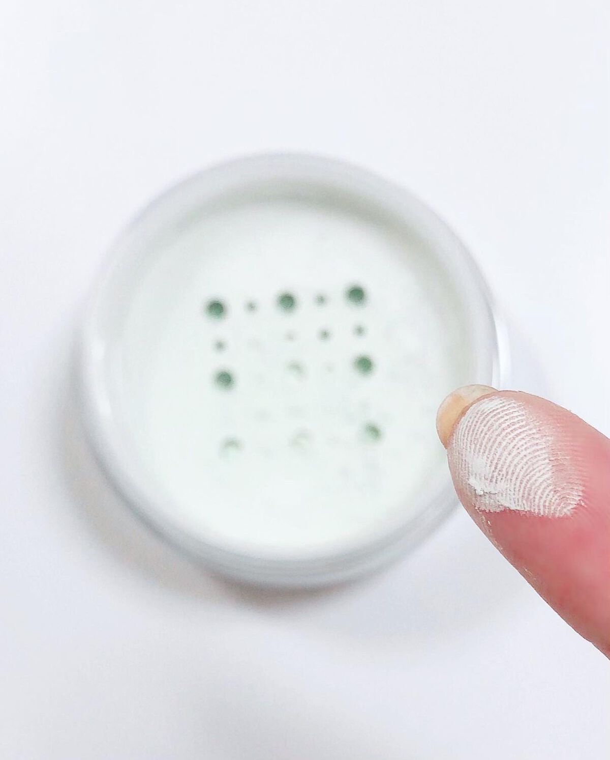 チャコット フィニッシングパウダー モイスト/チャコット・コスメティクス/ルースパウダーを使ったクチコミ（2枚目）