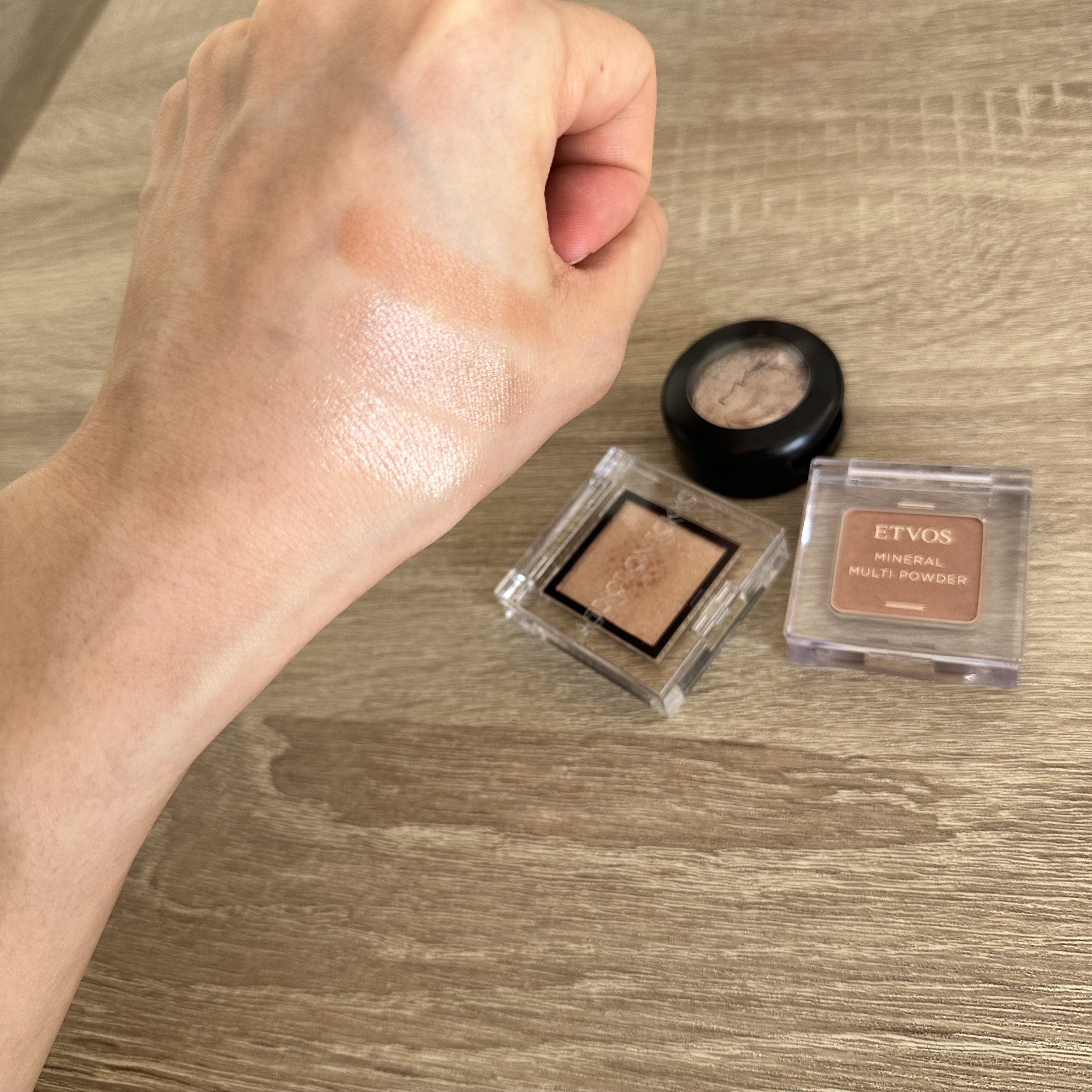 ミネラルマルチパウダー/エトヴォス/単色アイシャドウを使ったクチコミ（2枚目）