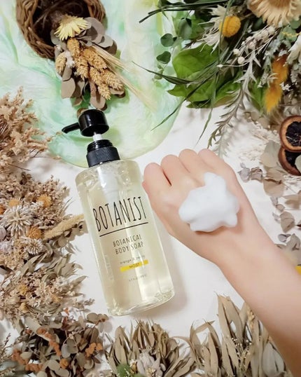 BOTANIST ボタニカルボディソープ モイスト(オレンジ&ピオニー)のクチコミ「香りがすごく良いイメージが強い
ボタニストシリーズ🌿
お風呂で香りに癒されながら
ボディ.....」(1枚目)