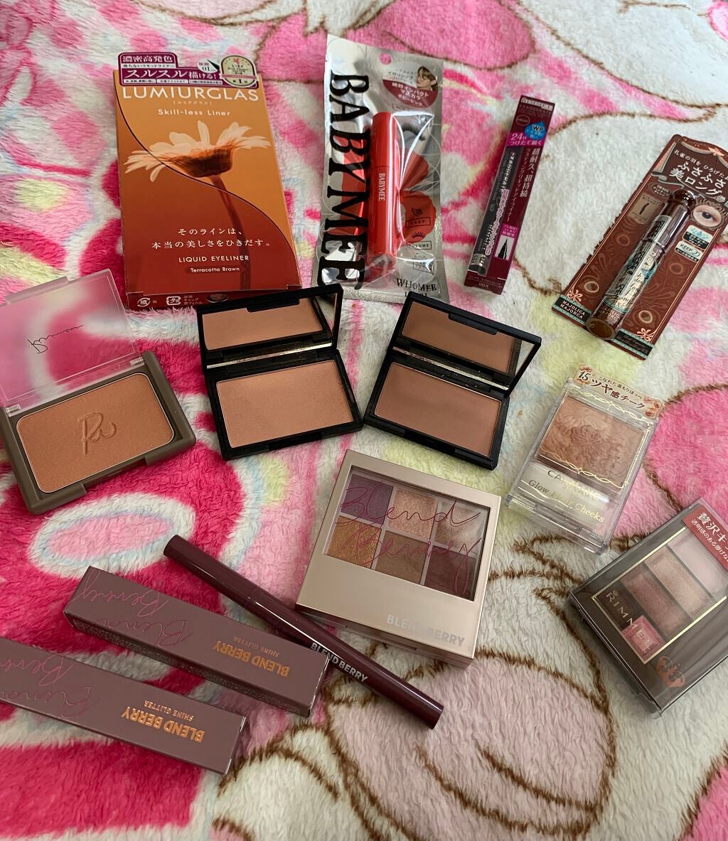 ムーミン on LIPS 「昨日、爆買いしてしまいました。😅似たような色に見えるチークです..」(1枚目)