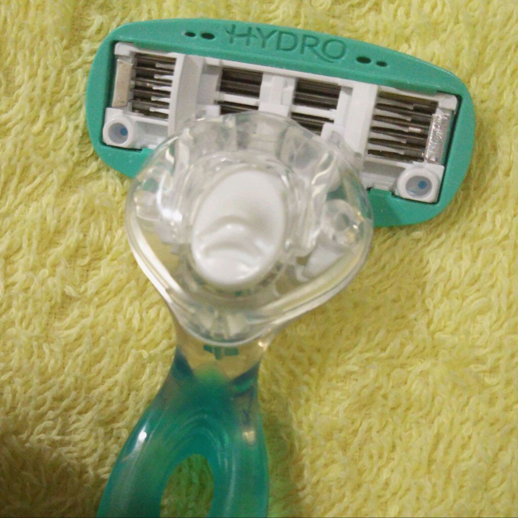 ハイドロシルク 敏感肌用 ホルダー （刃付き＋替刃１コ）/ハイドロシルク/シェーバーを使ったクチコミ（3枚目）