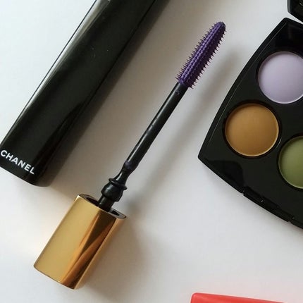 CHANEL ヌワール アリュールのクチコミ「CHANELの限定マスカラ、アメジストゥ27。
深みのあるパープルでまつ毛に付けると私の場合、.....」(2枚目)