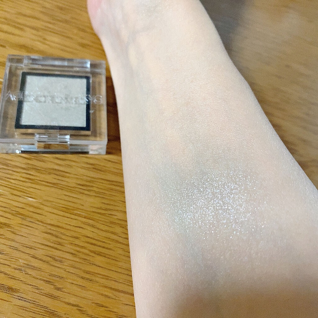 アディクション ザ アイシャドウ スパークル 002SP Icebox/ADDICTION/単色アイシャドウを使ったクチコミ（2枚目）