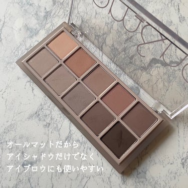 rom&ndベターザンパレット04DUSTY FOG GARDEN。

このパレットが気になりつつ、「グレーって難易度が高いかなぁ🤔」となかなか買えなかったアイテム。

もちろん、グレートーンが絶対に苦手！という方には向かないと思うけど、

不得意でなければ、結構、楽しいパレットだと思う。

私は赤み🟥のあるアイラインを引くと、かなり難易度が下がると思った☝️

アイシャドウ、眉、シェーディングに使えるカラーだし、

他にこんなグレーなパレット、なかなかない！

買って良かったです！

 #今っぽアイメイク講座 の画像 その2