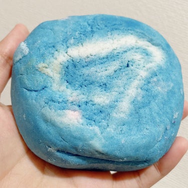 ラッシュ ブルースカイのクチコミ「#購入品

☪️LUSH
🎀バブルバー
☆ブルースカイ

見た目は正直しっかりとしたデザインぽ.....」（2枚目）