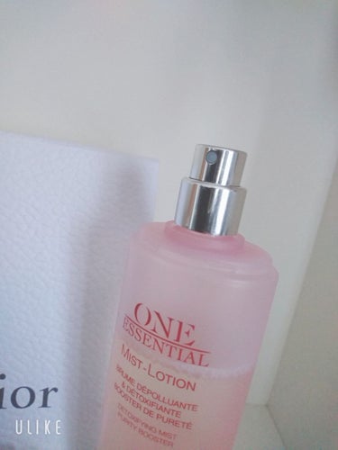 Dior ワン エッセンシャル ミスト ローションのクチコミ「Dior💕ディオールワンエッセンシャル ミストローション💖

メイクの上からにも、洗顔後にも使.....」（2枚目）