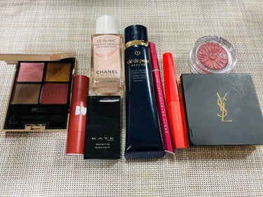 本日のメイク。
下地→clé de peau BEAUTÉボワールコレクチュール
ハイライト→CHANELルブランロージードロップス
お粉→YSLアンクルドポーオールアワーズセッティングパウダー
眉毛→