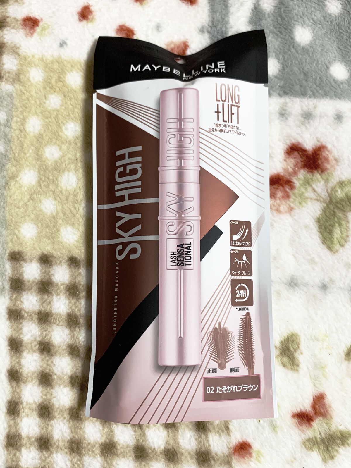 今回のプレゼントはメイベリンさんより頂きました
ブラウン出ないかなってずっと思っていたので
発売＆当選めちゃくちゃ嬉しい

しばらく毎日使用してみました
めちゃくちゃまつ毛伸びる！
ブラシはV字みたいな形で
最初使いづらいかも？って思いまし