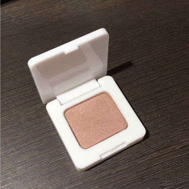 rms beauty
スウィフトシャドウ
GR-12 Garden Rose

テスターを手の甲に塗った時の衝撃…
ぜひ試していただきたいです。
ツヤ感が美しいアイシャドウ。

よりピンクみがかったGR