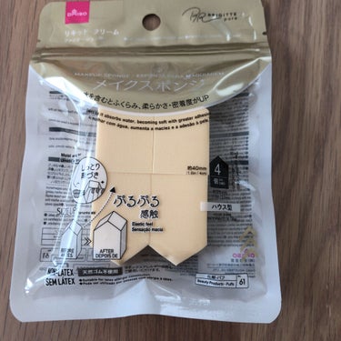 モチモチプルプルのDAISO メイクアップスポンジ
今年に入ってみつけた感動品

水につけて、膨らませて使うタイプ


安くて肌触りも良くて、かなりナチュラルに仕上がります

ファンデーションにカバー力