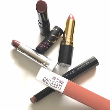 REVLON スーパー ラストラス リップスティックのクチコミ「
\ ブラウンリップ…出て来いや❗️ /

こんばんは、アラサーです。
何が私をこんなに突き動.....」（1枚目）