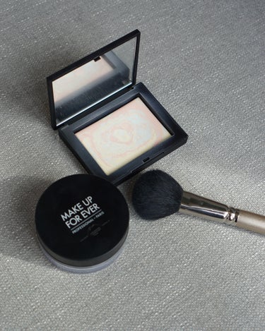 ライトリフレクティング プリズマティックパウダー/NARS/プレストパウダーを使ったクチコミ（1枚目）