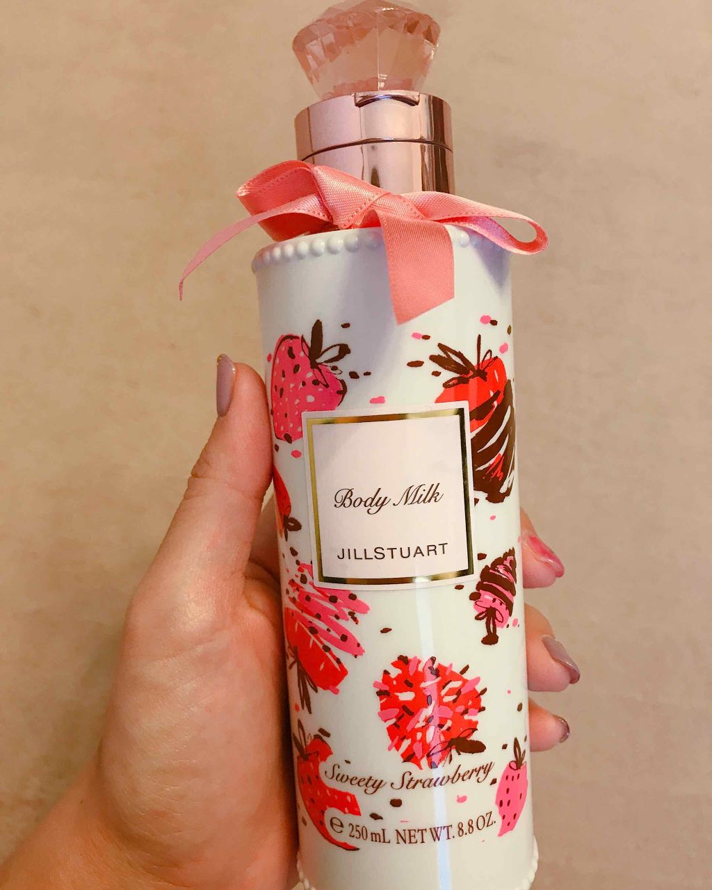 JILL STUART リラックス ストロベリー ボディミルクのクチコミ「
ジルスチュアート リラックス
ストロベリー ボディミルク✨

スウィーティーストロベリーの香.....」（1枚目）