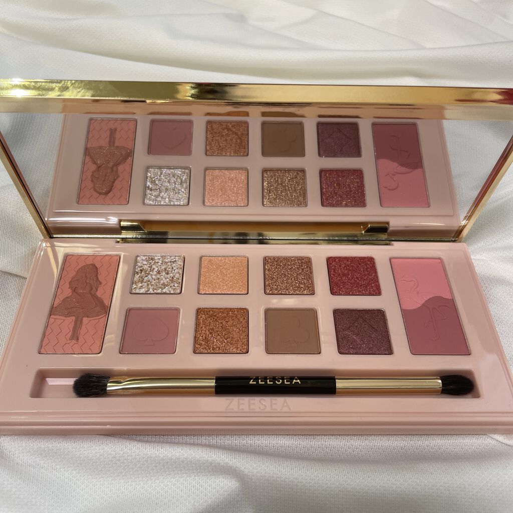 アリスドリームランドシリーズ 12色アイシャドウパレット（ZEESEA×大英博物館）/ZEESEA/アイシャドウパレットを使ったクチコミ（2枚目）