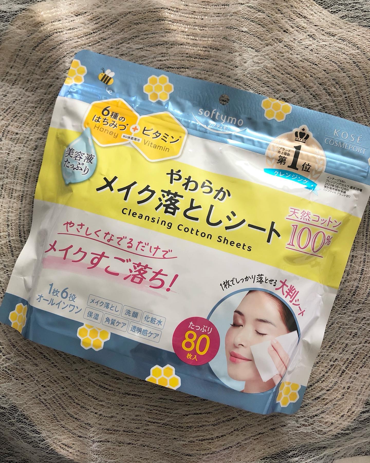 ソフティモ　
クレンジングコットンシート

８０枚入りで税込768円！！
１枚10円以下と圧倒的なコスパのクレンジングシート✨

しかもメイク落としだけでなく、
化粧水・保湿、角質ケアまでできちゃう優れもの♡
大きめなシートだから余裕で全顔