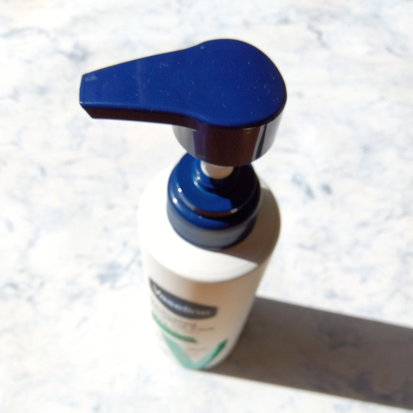 メディケイティッド センシティブケア ボディローション うるおいケア <医薬部外品>/ヴァセリン/ボディローションを使ったクチコミ(3枚目)