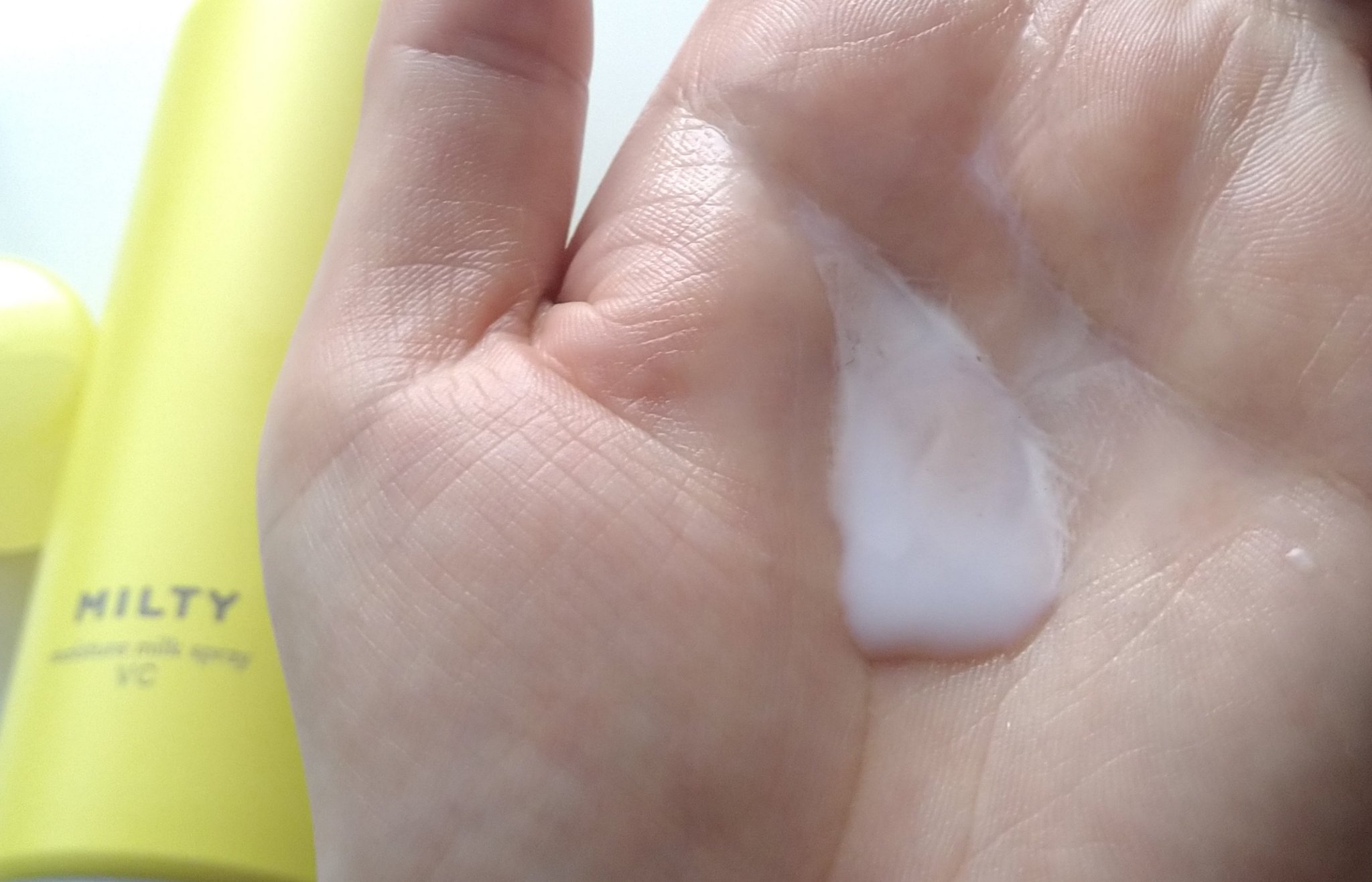 ナリスアップ ミルティー モイスチャーミルクスプレー VCのクチコミ「＼スプレー式のオールインワン／

6種のビタミンC誘導体※が配合された
【ミルティー　モイスチ.....」（3枚目）