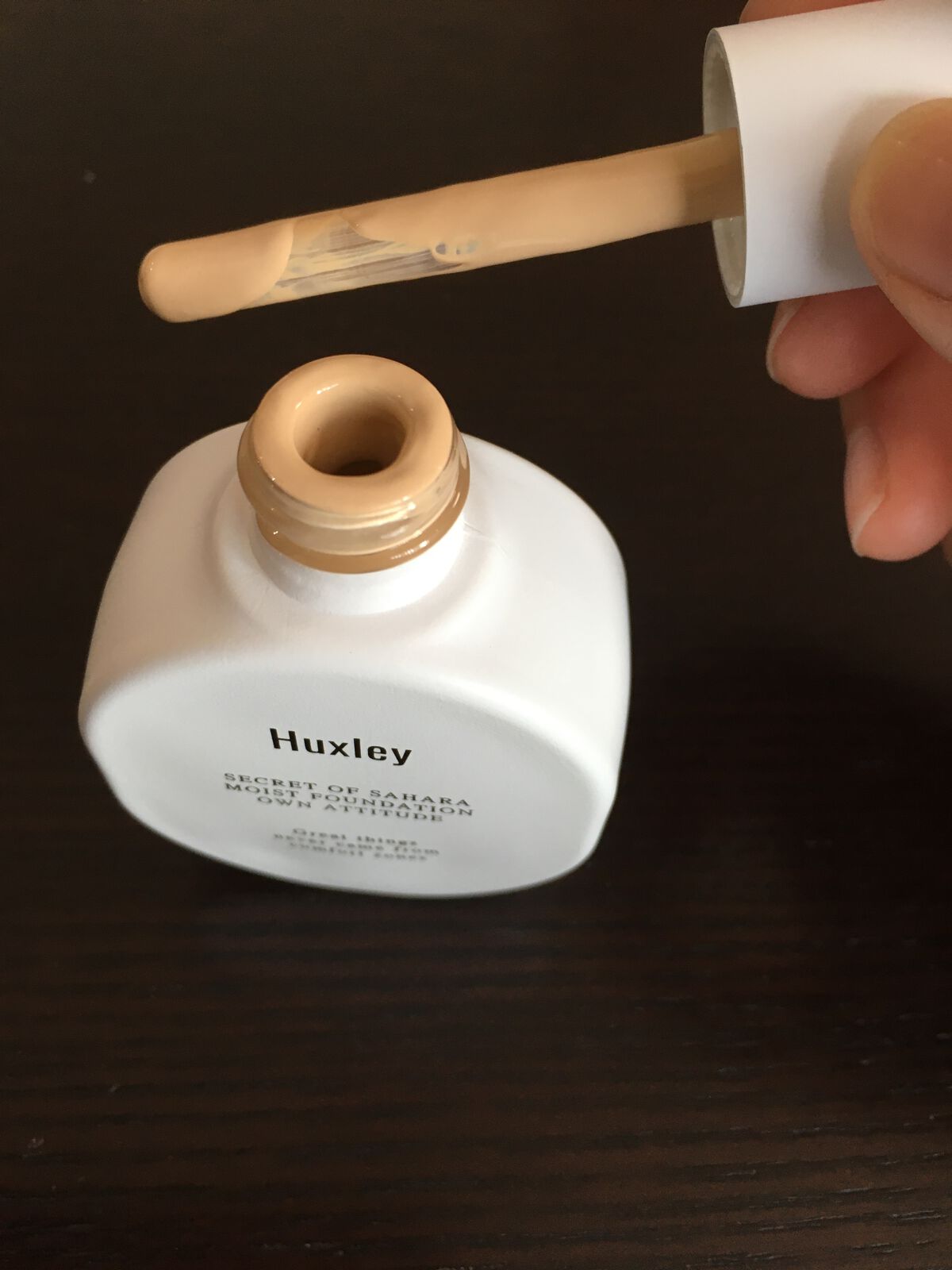 モイストファンデーション ; オウンアティテュード/Huxley/リキッドファンデーションを使ったクチコミ(3枚目)